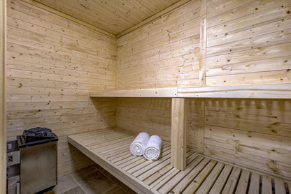 4 bedroom apartment with sauna