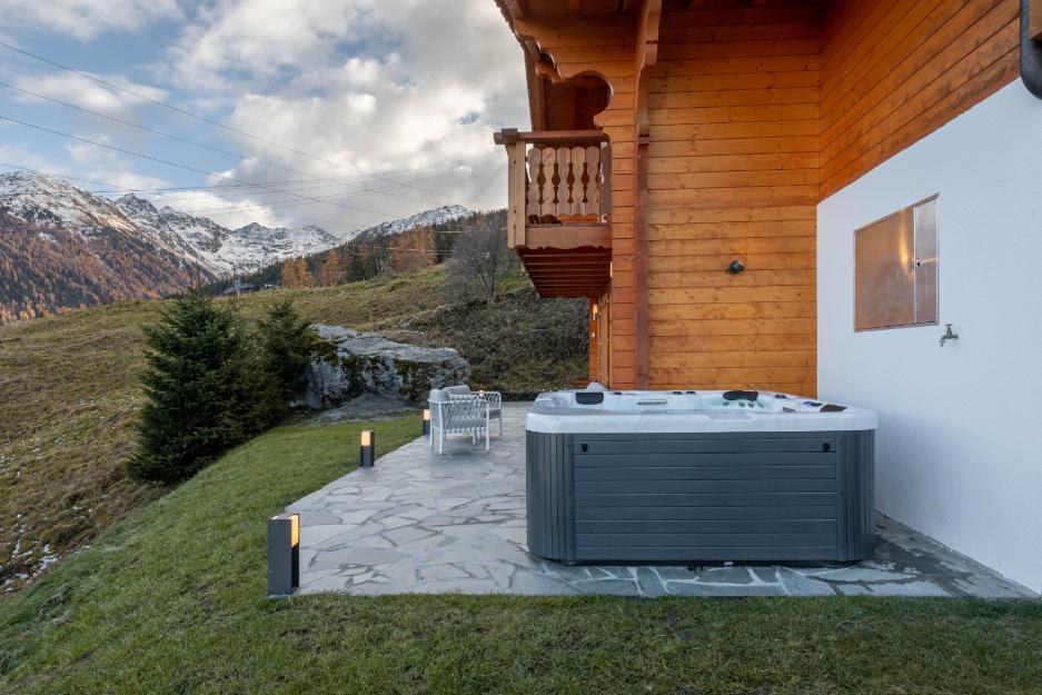 Chalet B  with Jacuzzi