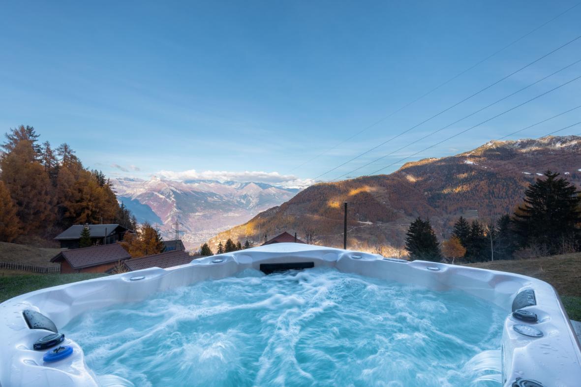 Chalet B  with Jacuzzi