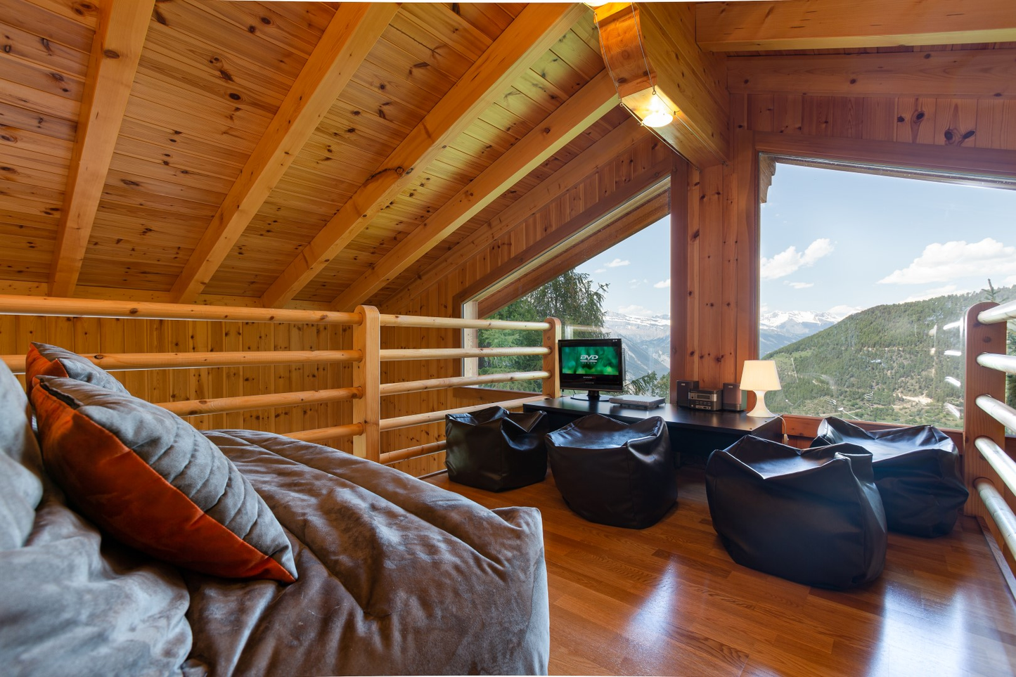 Chalet T  5 Bedrooms